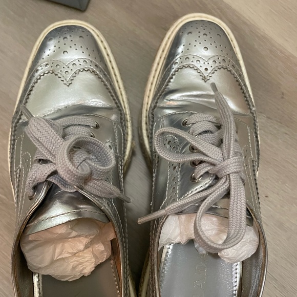Stunning Prada silver platform brogues - Picture 11 of 13